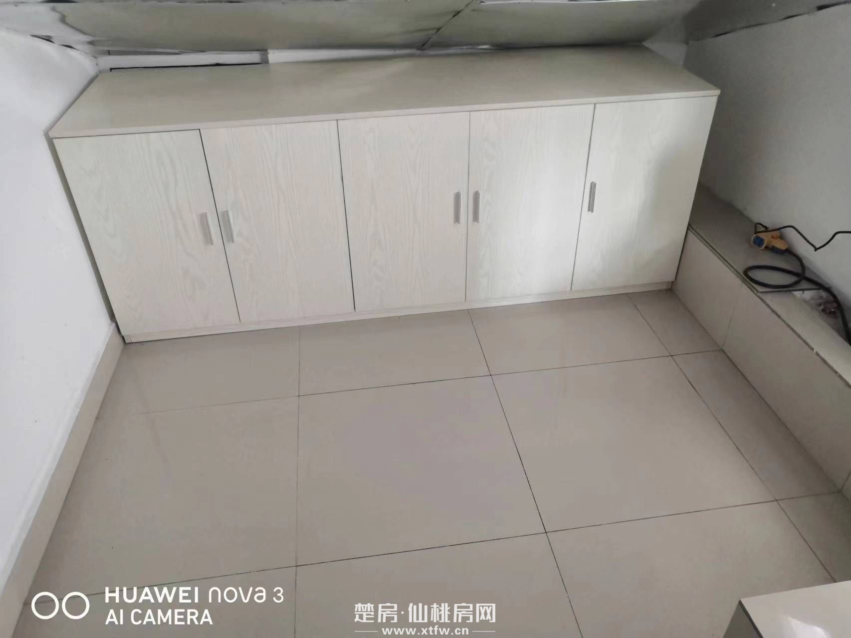 离仙桃中学和富迪三友生活广场50米，汉江学生公寓