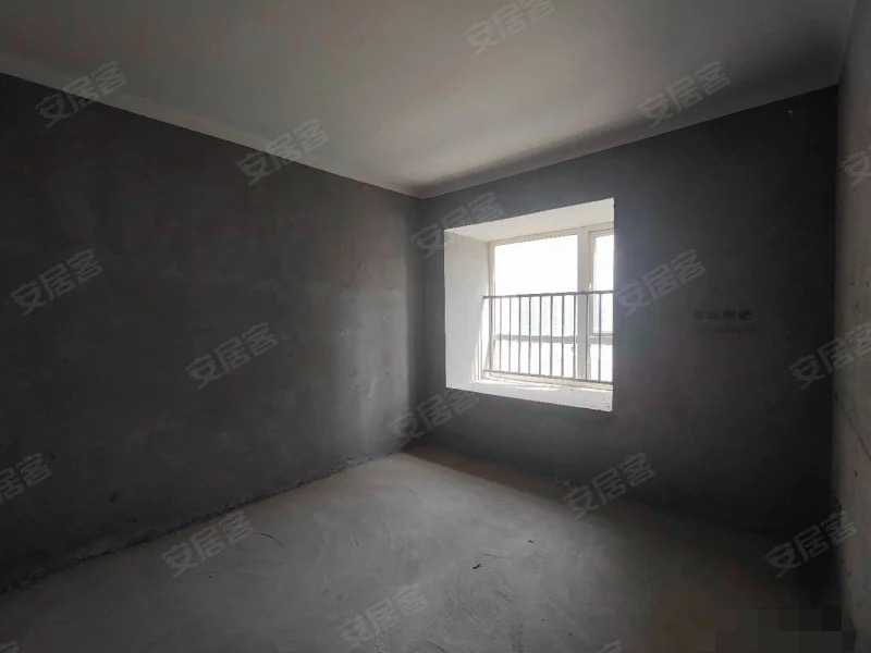 捡漏，新二中对面，森林国际，电梯好楼层12楼，3房2厅2卫，送车位