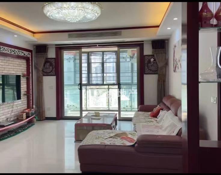 城西中央华府小高层精装大三房，送地下车位，下楼菜场，商圈