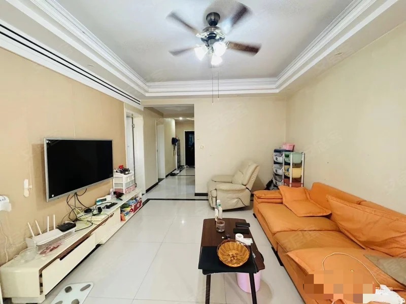 139，房东亏本出，新城壹号， 电梯9楼， 精装三房，，单价5200，成色新