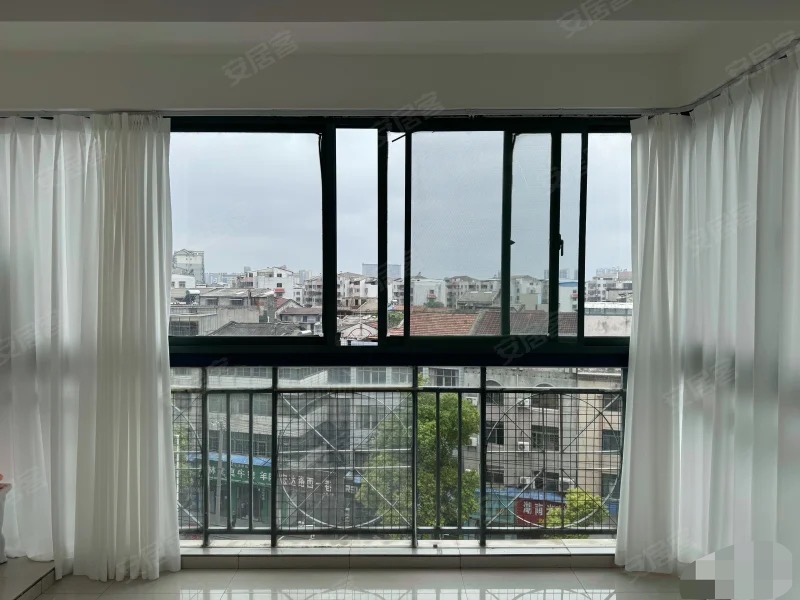 降价了，捡漏，步行街附近,电梯5楼，单价4600，精装三房二卫，实验二小