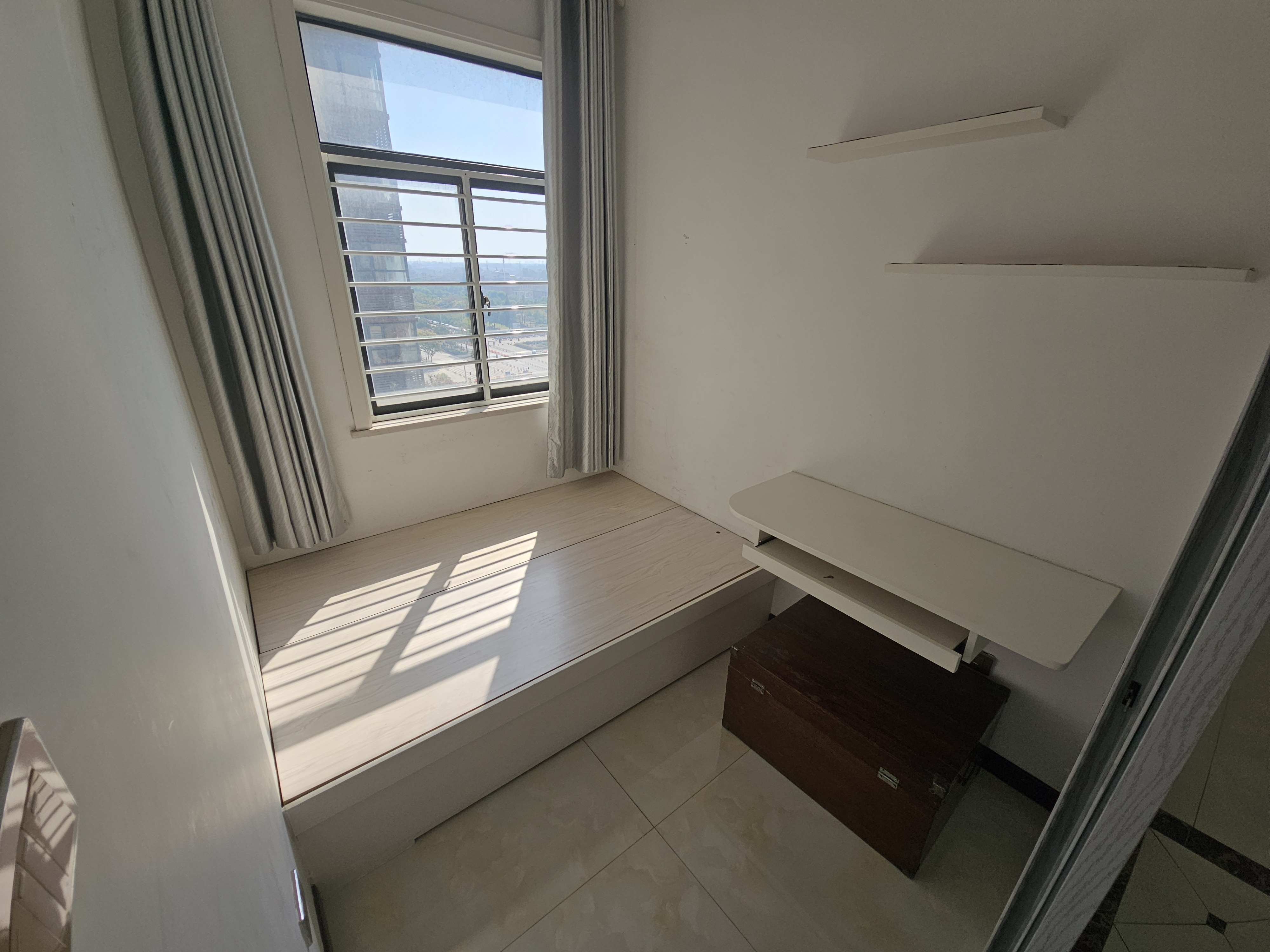 上苑一品下楼过马路就是一钟户型朝南阳光好带装修