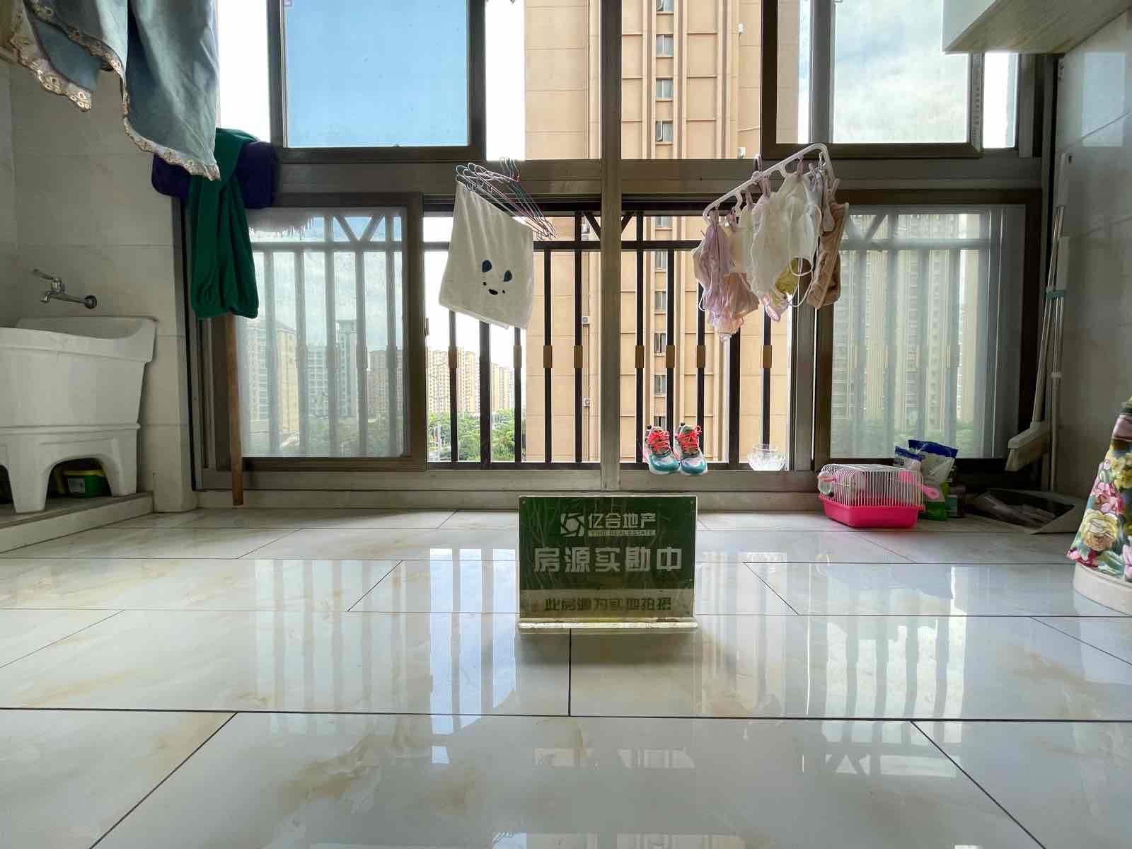 捡漏，锦绣江山，带车位，精装三房，电梯好楼层，证满二