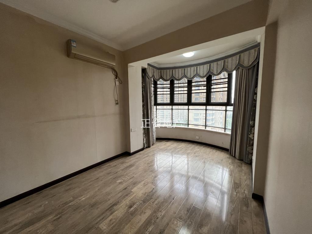 颐和公馆，大三房，精装三房两卫，9成新装修，单价5400，看中可谈