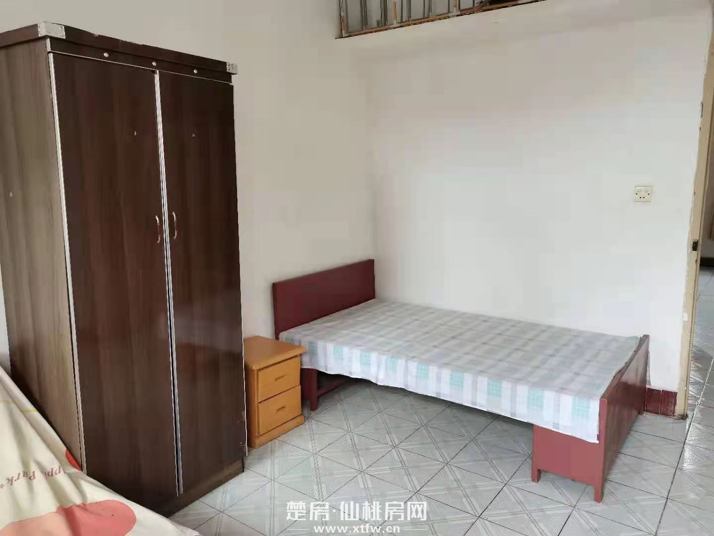 距离商城步行（5分钟）仙桃商务局宿舍3室1厅出租只要1500元