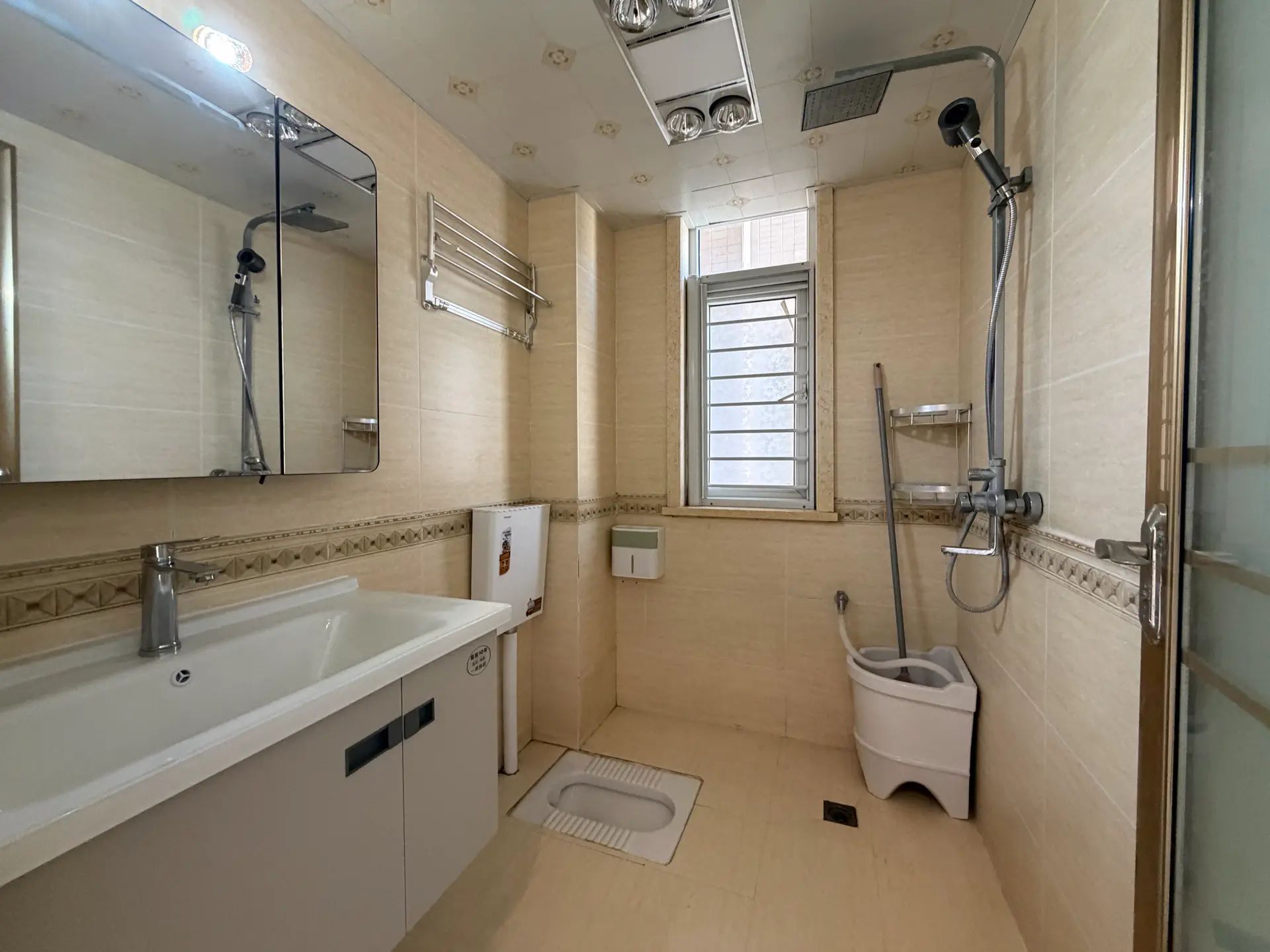 翰林公馆，边户，单价4400，精装三房，双阳台，中间楼层，证满二