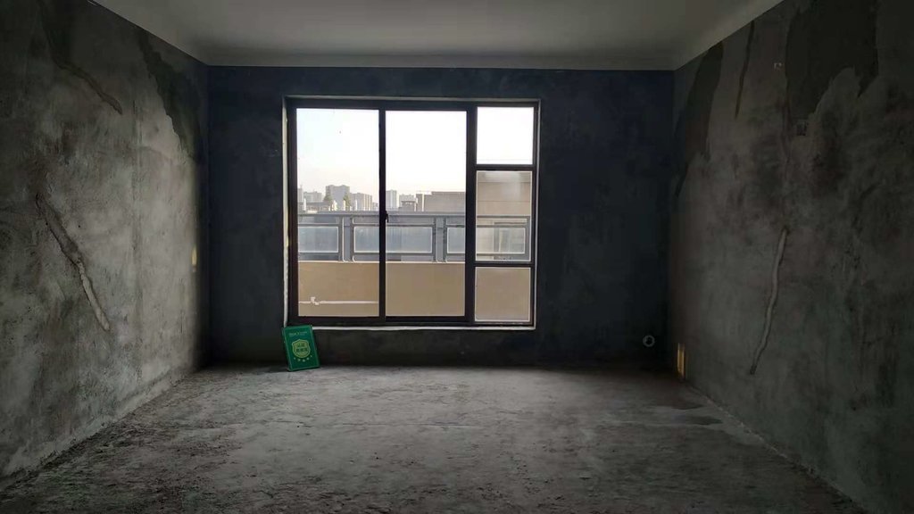 绿地华庭锦城毛坯稀缺小面积三房户型通透视野好价格不高速来下手