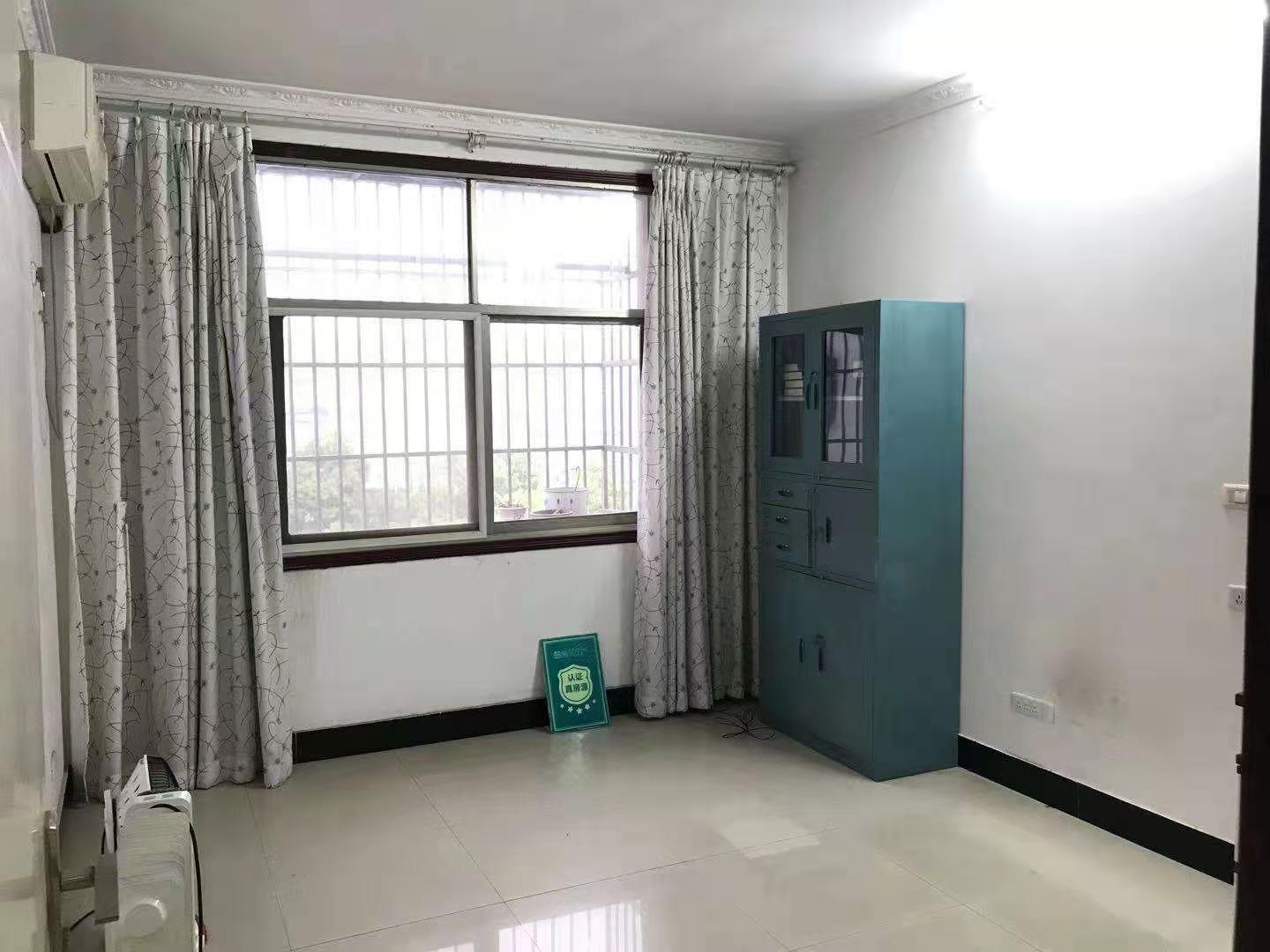 干河路华兴园旁边精装大三房带29多平米的车库生活方便配套齐全方便停车