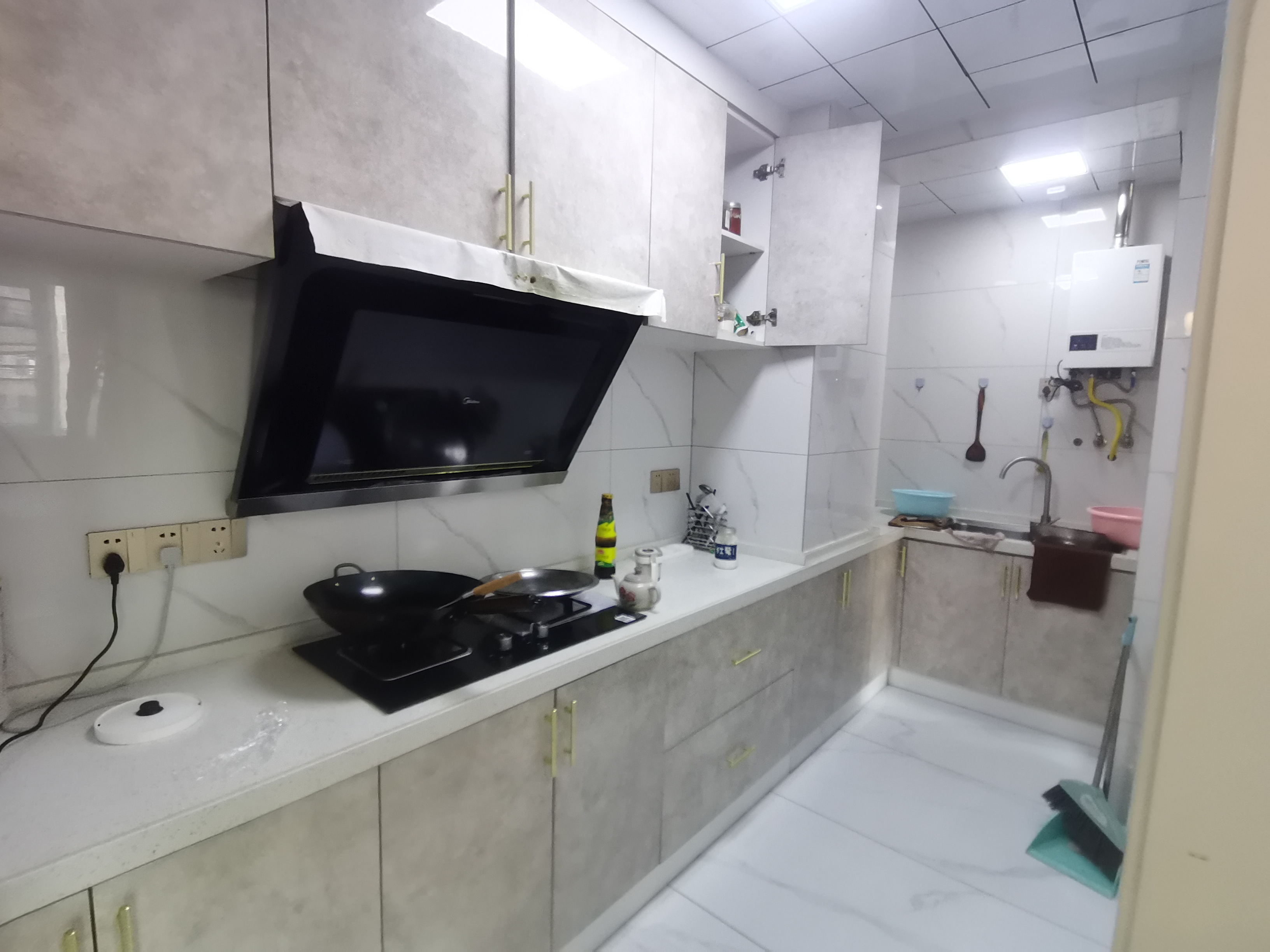 锦绣江山.精装三房两卫.小区环境好.看房方便