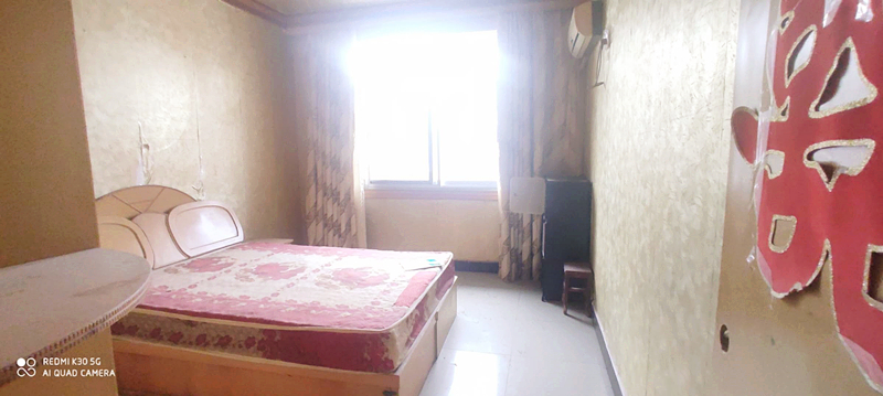 粮贸宿舍商城北门装修四房诚意出售