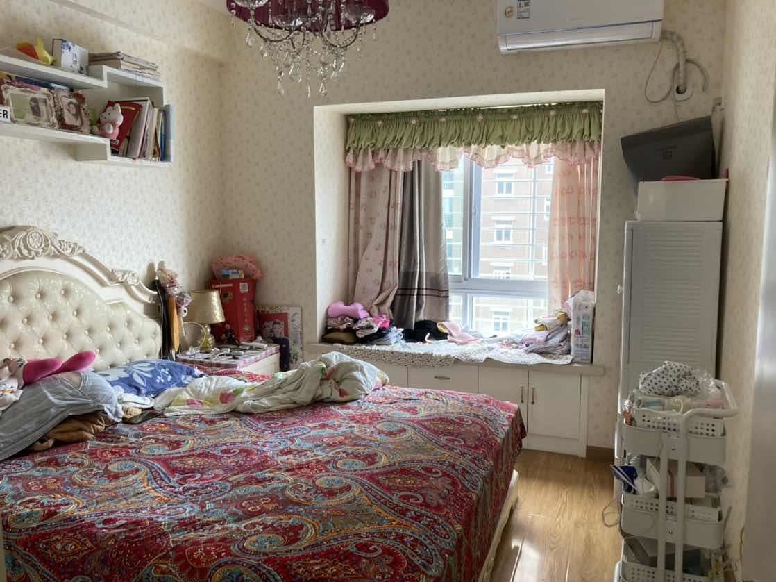 急售香岸华府的精装3房电梯中间楼层环境好拎包入住