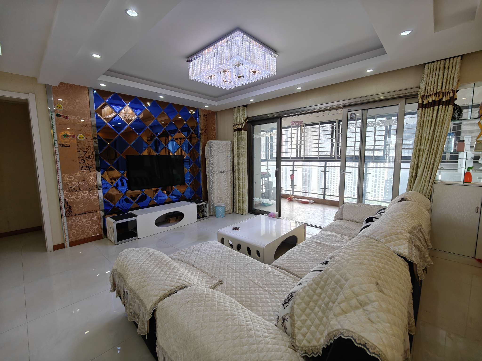 福星城3室2厅2卫 精装修 家具家电全配 保养完好 优价出售！