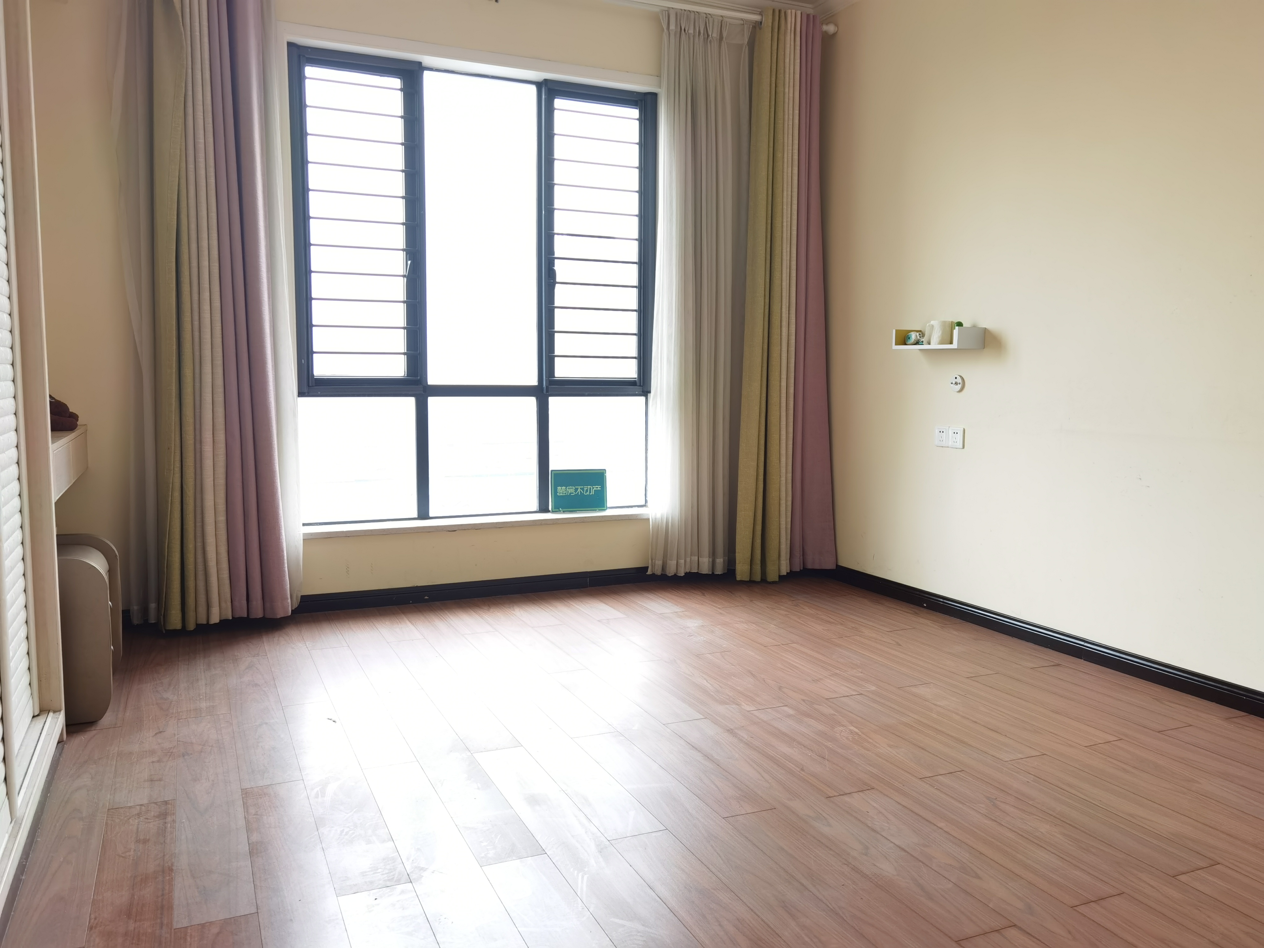 绿地华庭电梯复式 赠送面积多精装大5房诚意出售