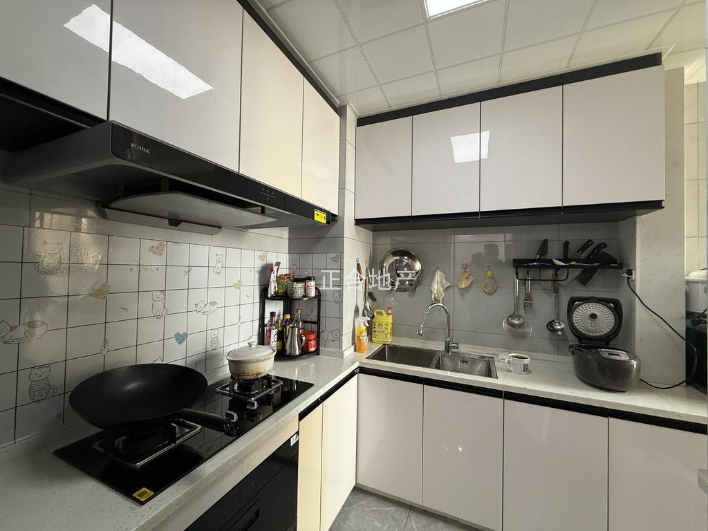 急售，城南，元泰未来城C区，精装小三房，电梯好楼层，拎包入住，成色新，证满二