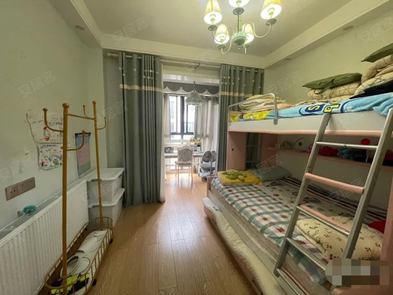 188，绿地华庭锦城，天然氧吧，步梯二楼，精装两房，全屋中央空调，证满二，房间地暖，三阳台