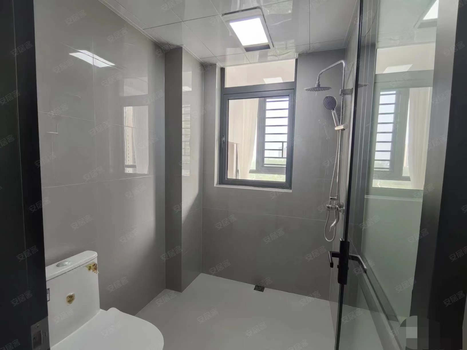 降价了，城西新农贸旁，队口仙桃xiao学，全新精装修，精装三房