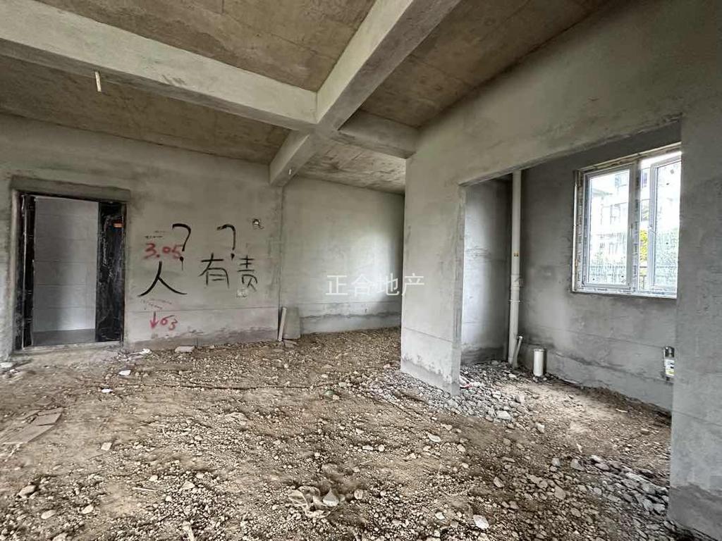 蓝天花园，大平层，一楼送超大花园，，看中可谈