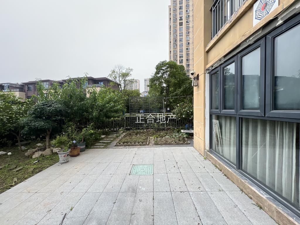 上林仙苑，花园面积300平（全市为一），全屋品牌装修，大金空调，全屋地暖等，满五，送车位