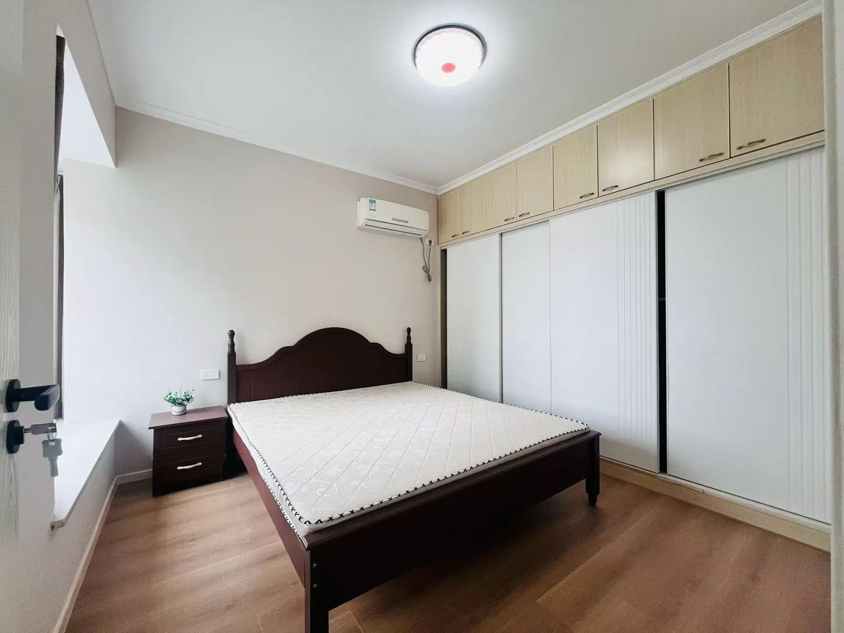 急售，和合国际，精装三室两厅一卫。拎包入住，证满二