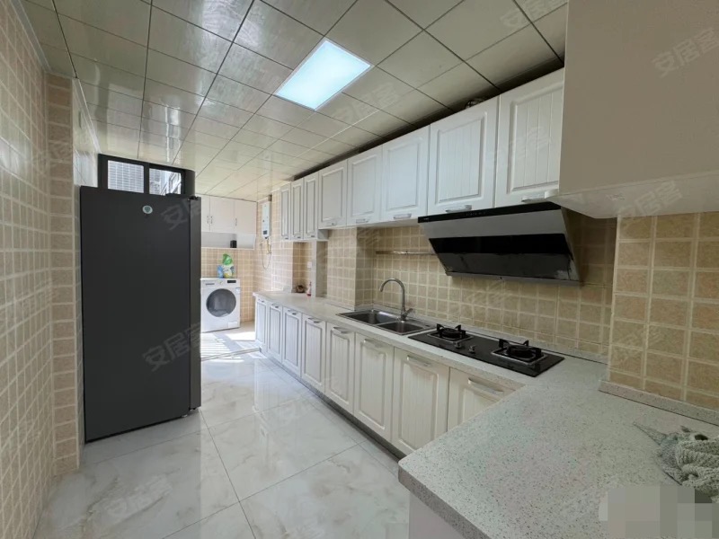 降价了，世纪雅园，电梯小高层，中间楼层，成色新，精装三房，南北通透