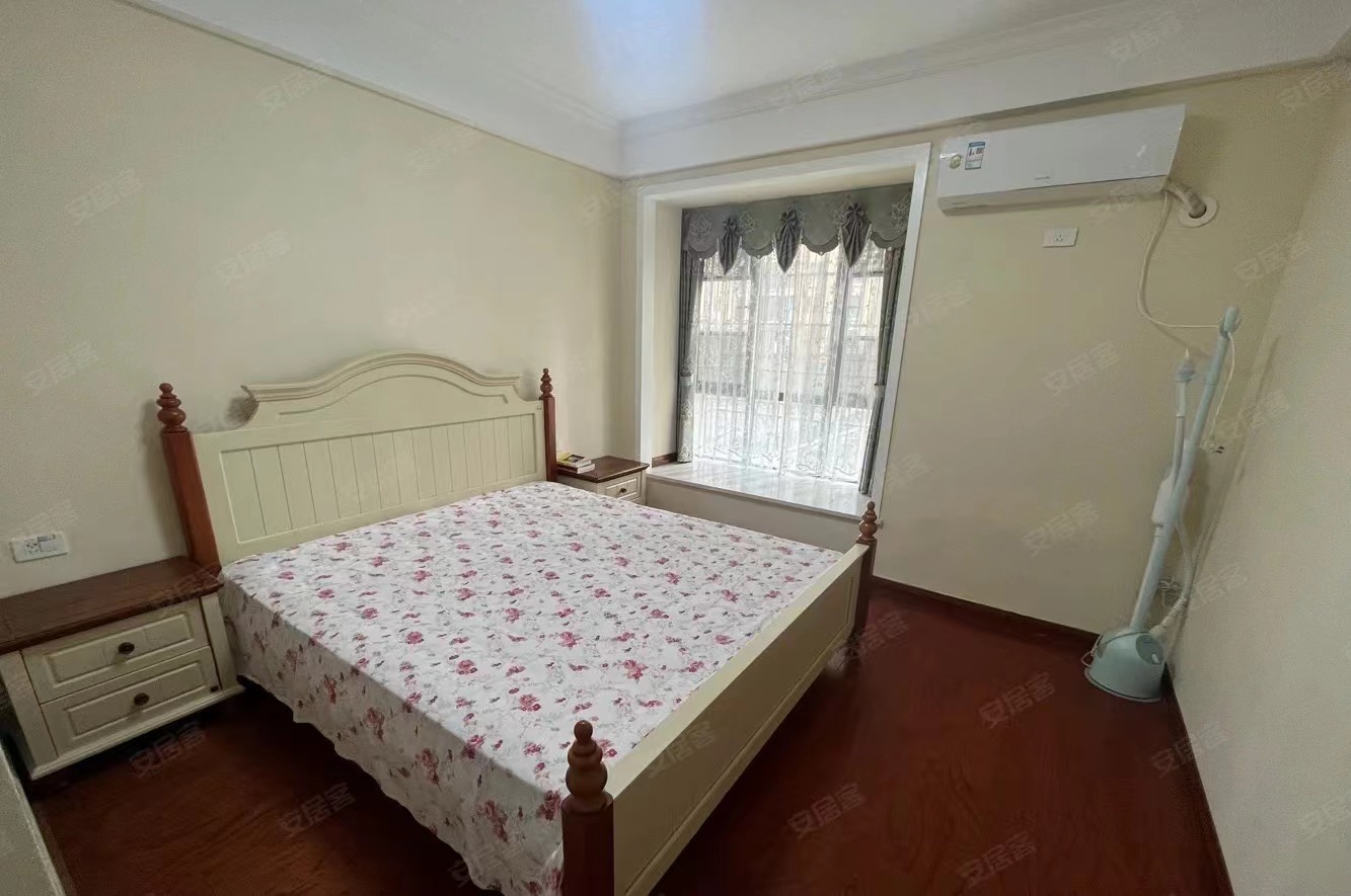 79，降价了，新城一号带大露台，精装大三房边户，单价只要5900，速度来捡漏