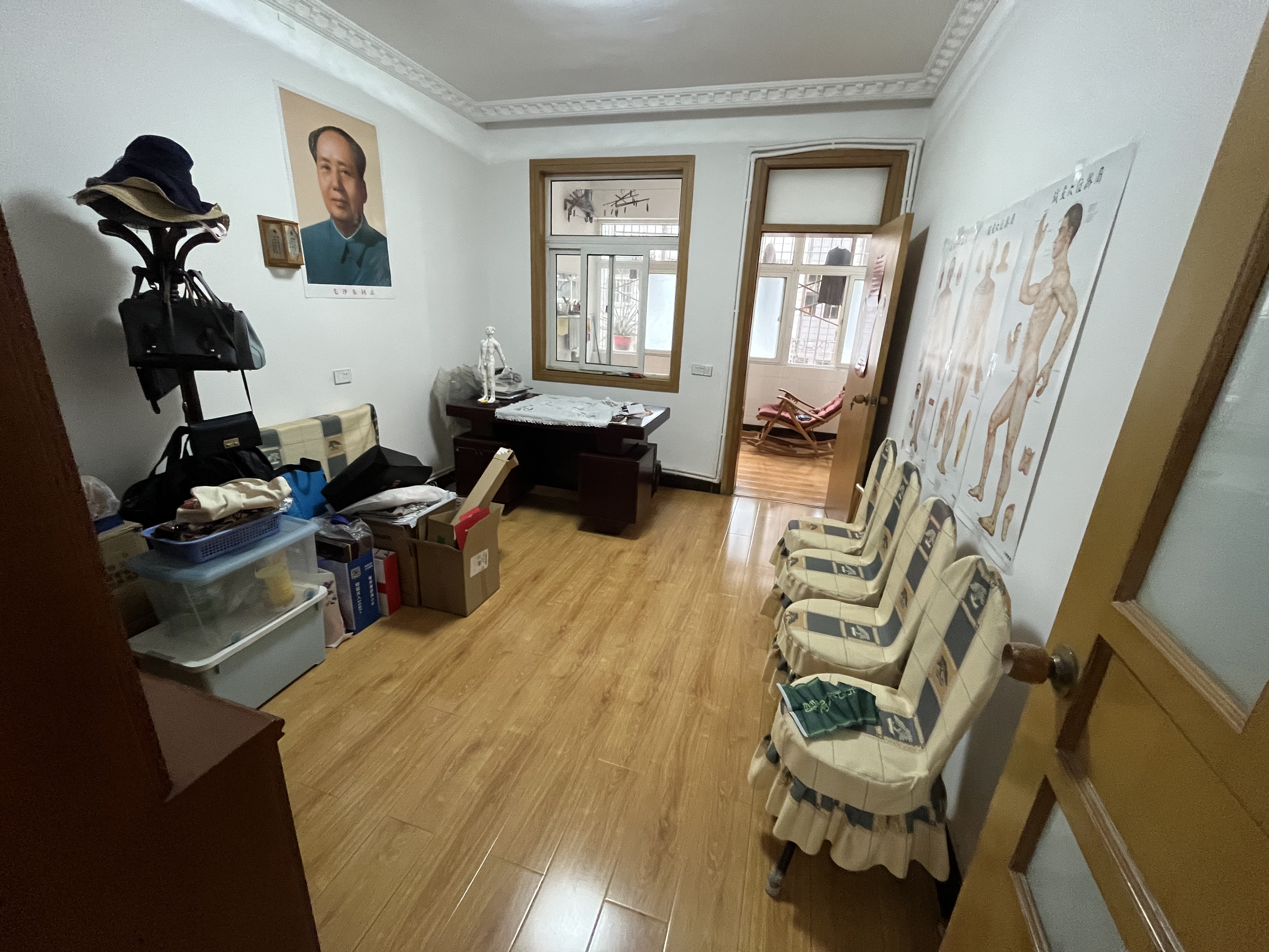 老城区，西桥，华宝小区，大三房，架空一楼，地理位置好，看房方便