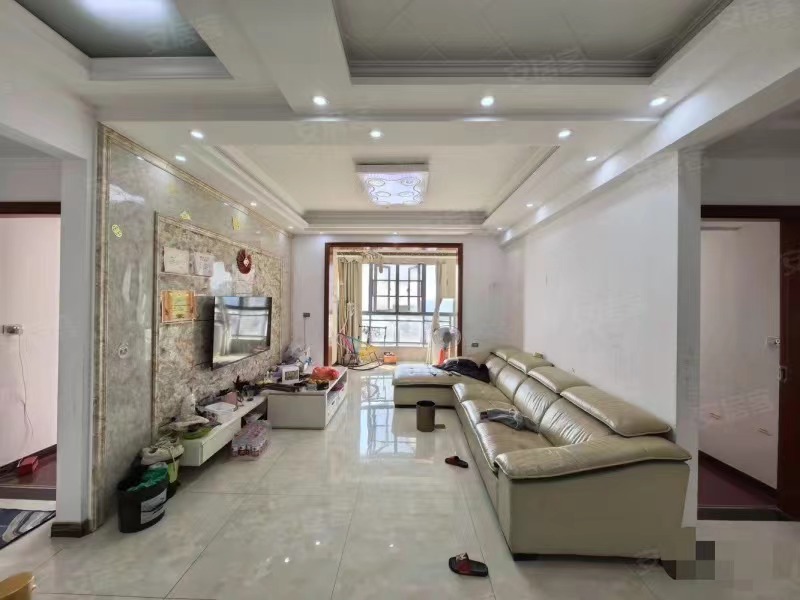 303，捡漏， 城南，房东急售， 御台公馆， 精装3房2厅 ，满二 ， 采光好，看中可谈