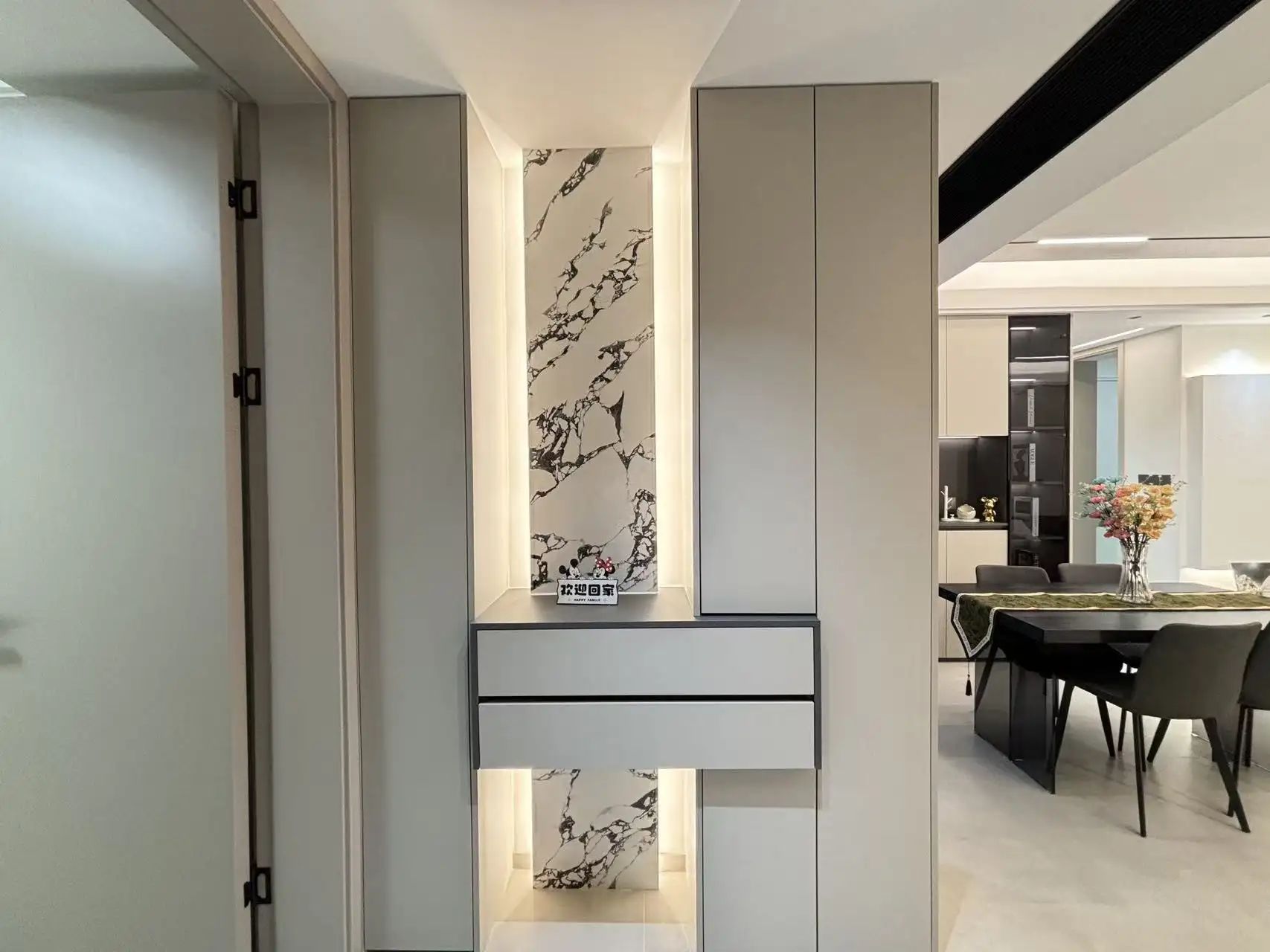 风和日丽，双书包，精装四房二卫，带车位，全新装修，证满二