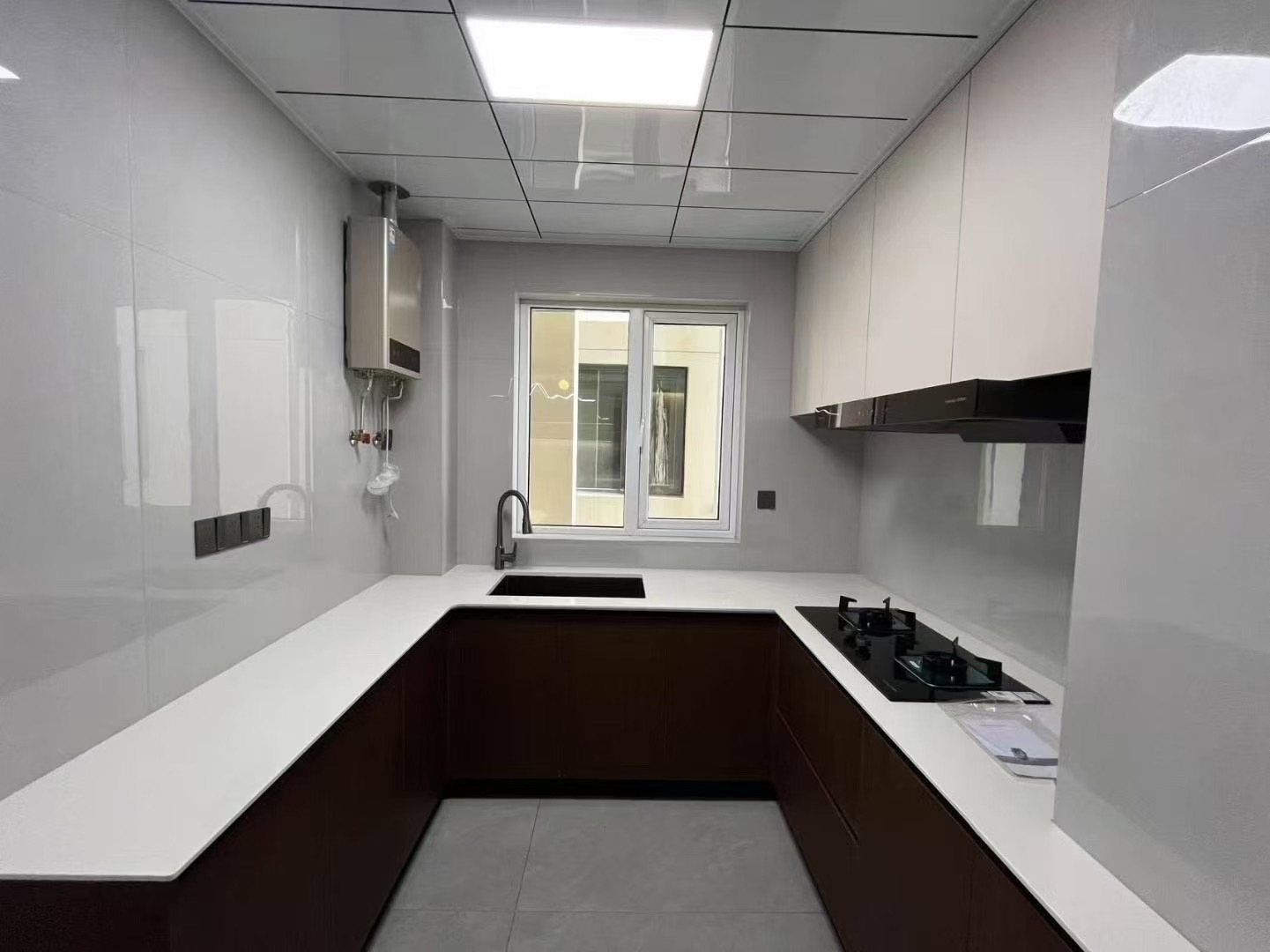 金科御府，全新精装3房2厅2卫，边户​，理想城新三中三小​，证件满二，送地下停车位