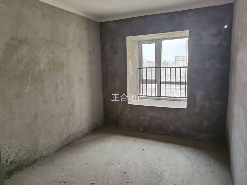 城南，森林国际，湖景现房，单价4400，4房，满2，楼下就是二中二小