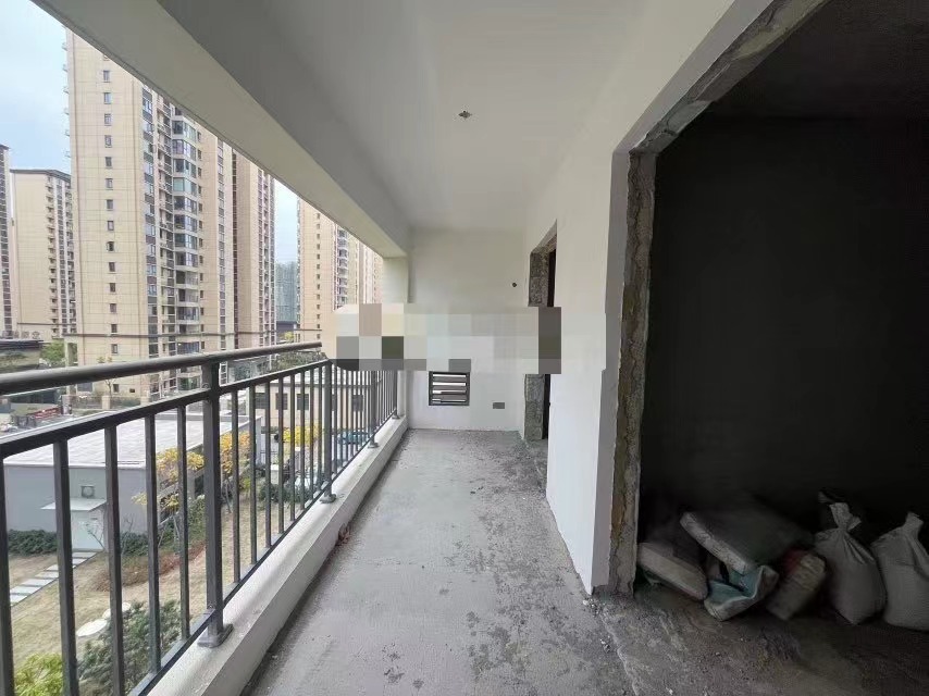 300，房东诚心出售，蓝天花园 ，毛坯三房两厅两卫 ，采光好