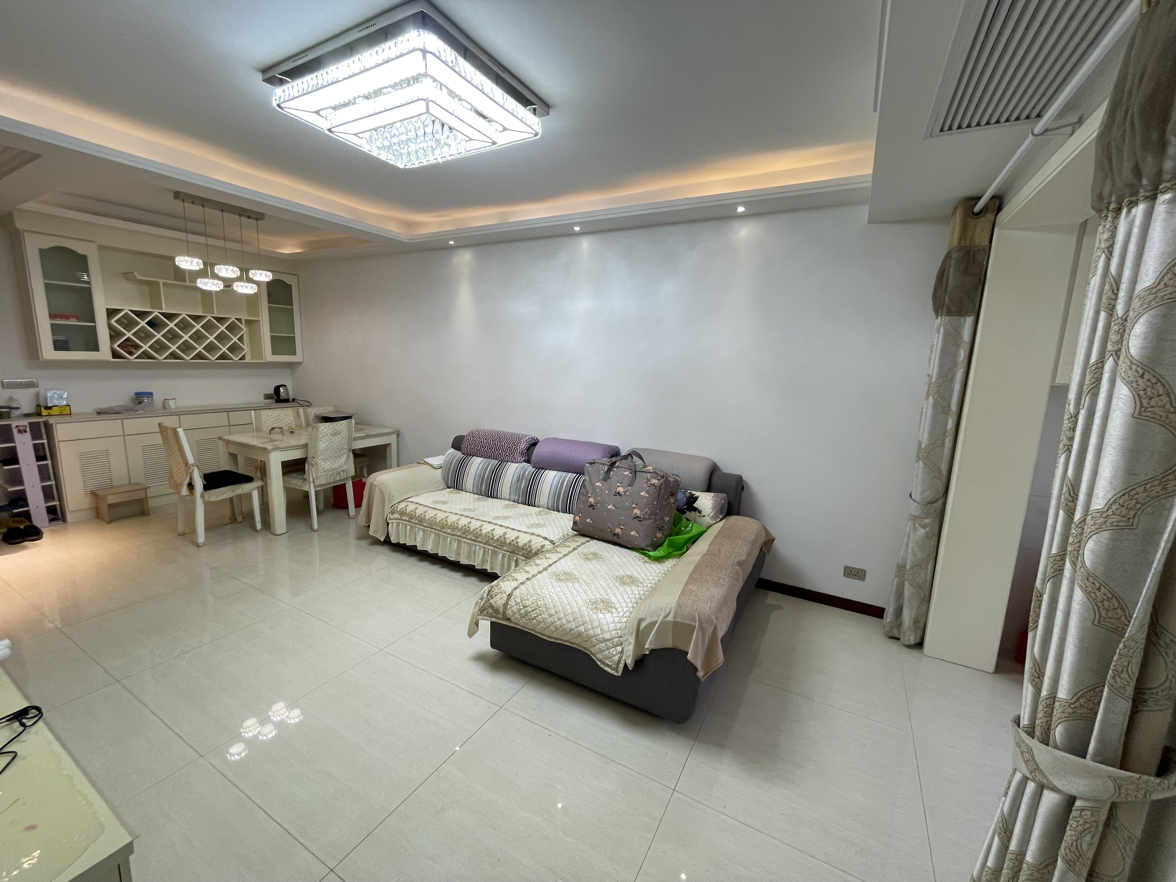 翰林公馆  精装三房两卫 屋里成色新  看房方便