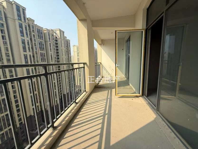 降价了，城南，蓝天新城， 湖景房 ，大平层， 单价6600不到，好的楼层， 送2个地下车位， 满二