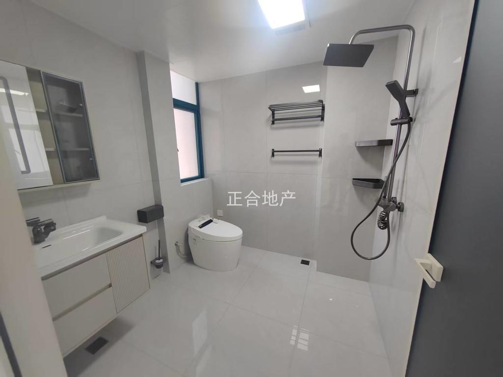 城南，新城壹号，电梯中间好楼层，精装三房二卫，双阳台，实验三小新二中