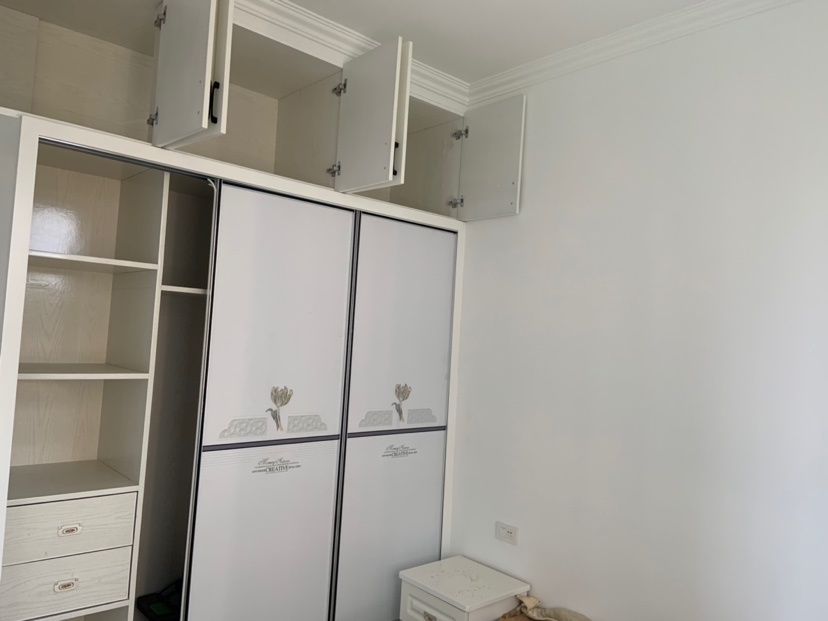 捡漏，降价了，绿地洋房，带的露台，三房二一卫，证满二