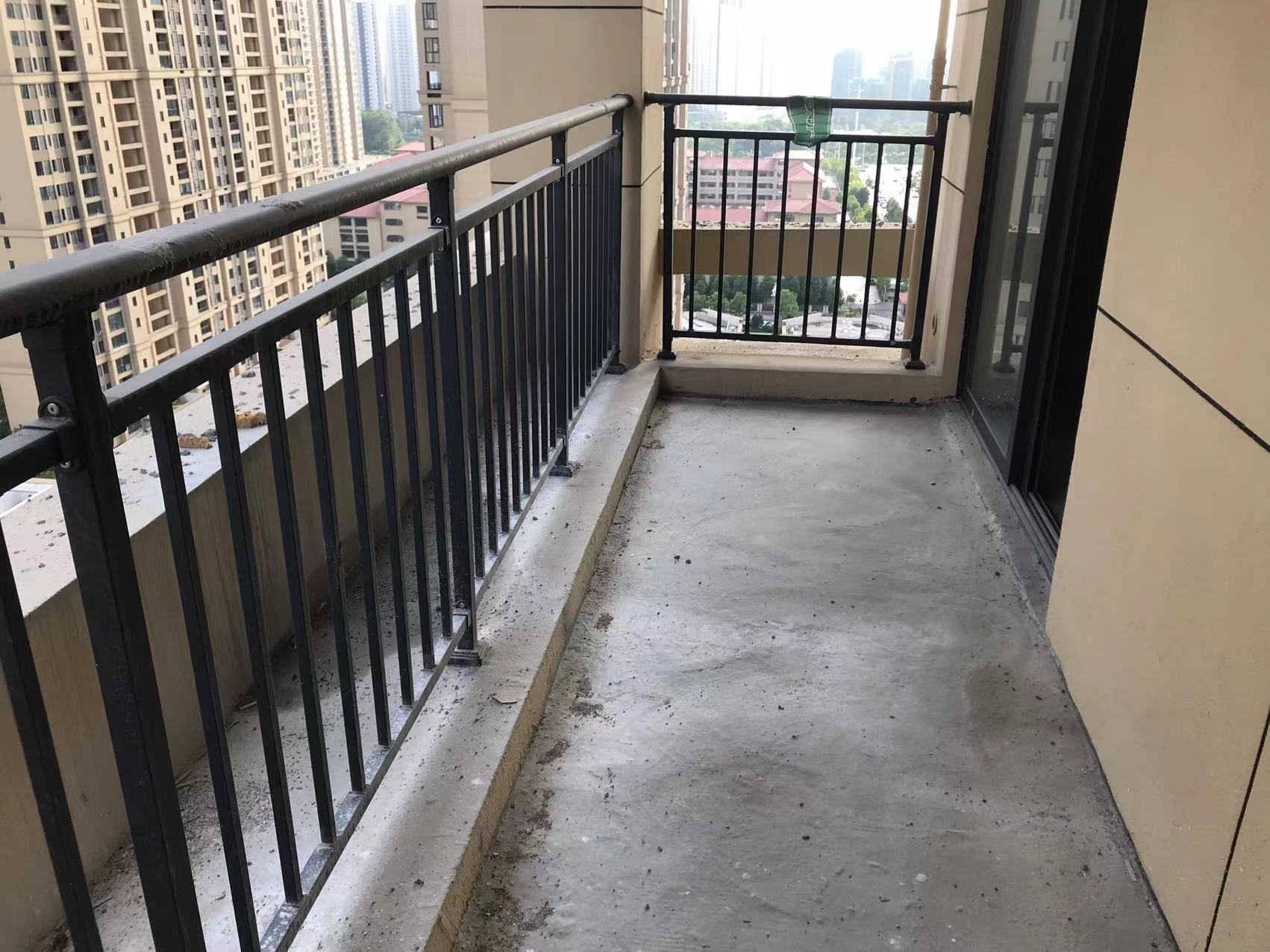 森林国际翡冷翠 毛坯小三房两卫 边户南北通透 三面采光  看房方便