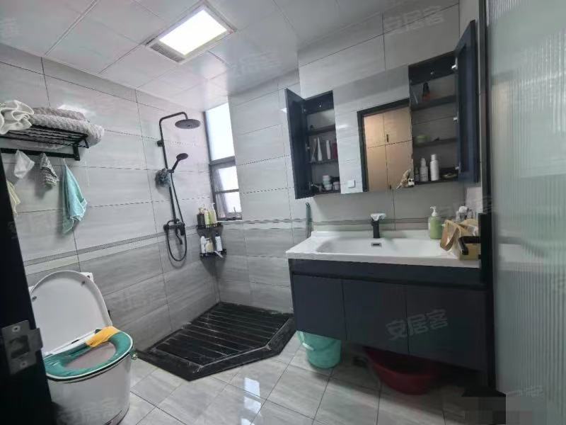 城南，元泰未来城，9.9成新，边户，精装三房两卫，诚心出售