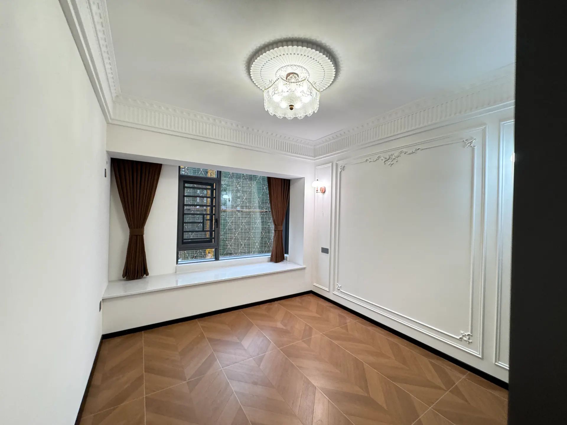 城南，金科，精装三房两卫，三中三小，全新装修，拎包入住！证满二