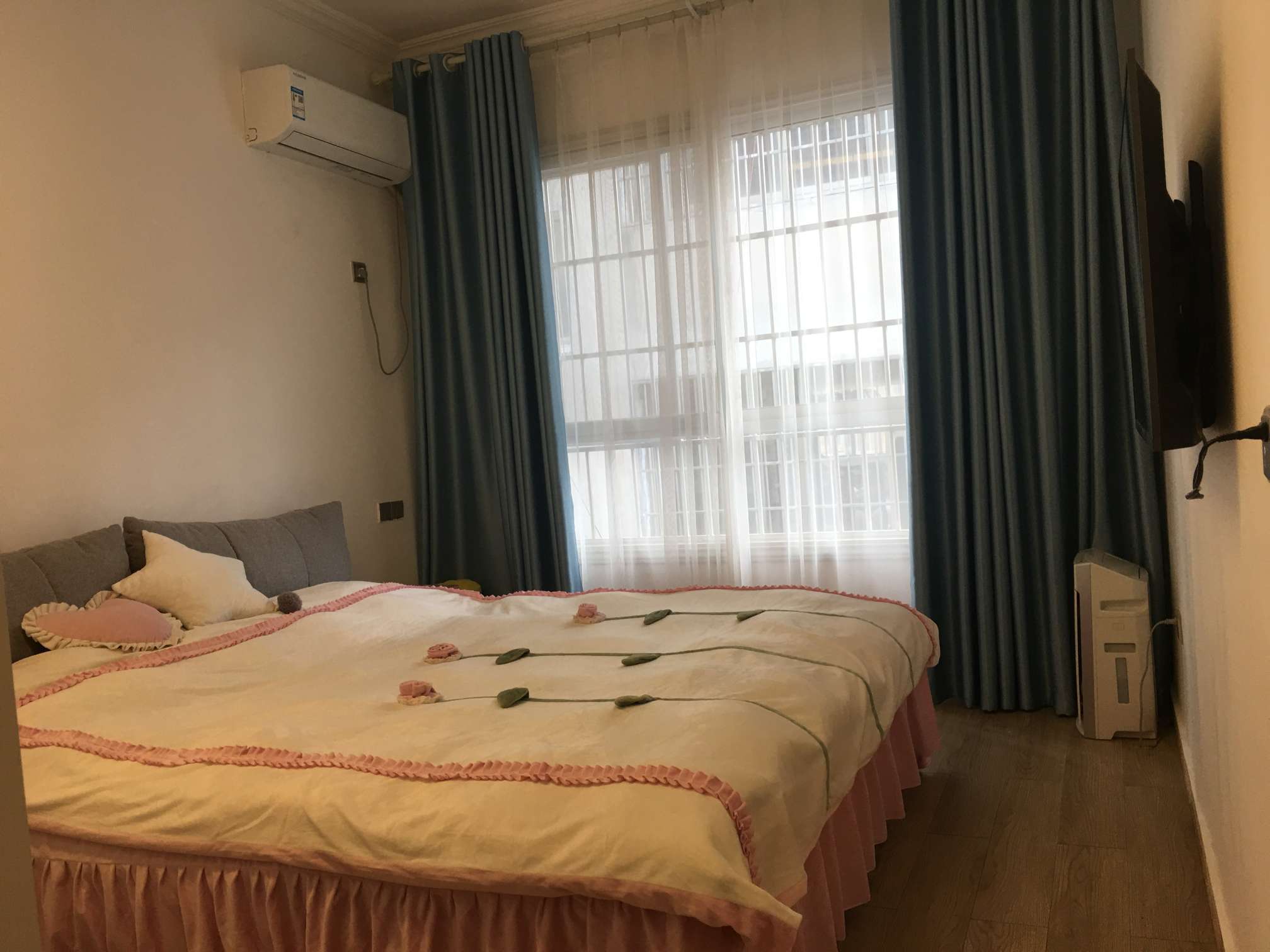 私房出售私房出售一楼门面出租中2楼自己住三楼可以出租，4楼是健身房