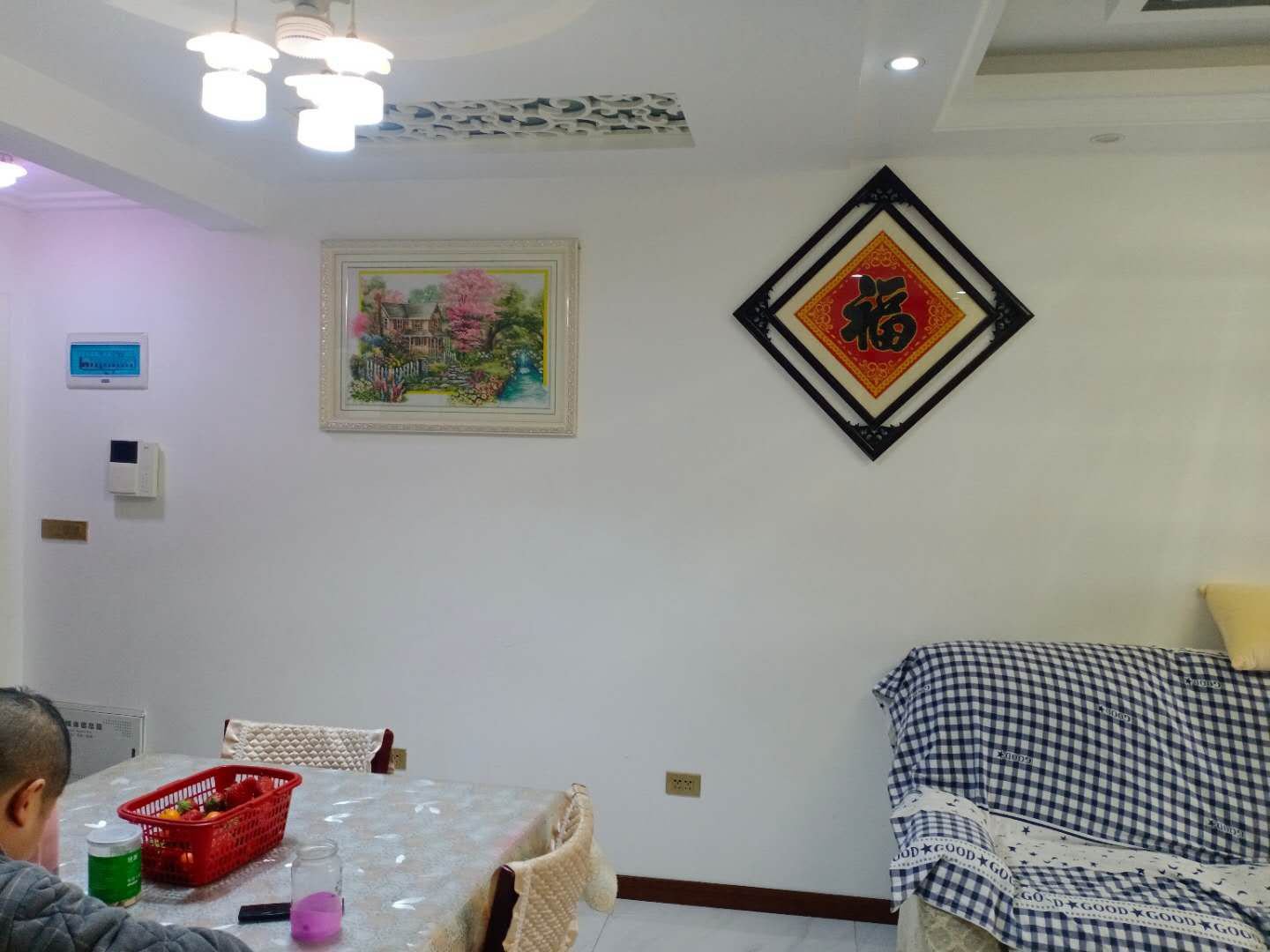 上苑一品小三房南北通透采光非常好