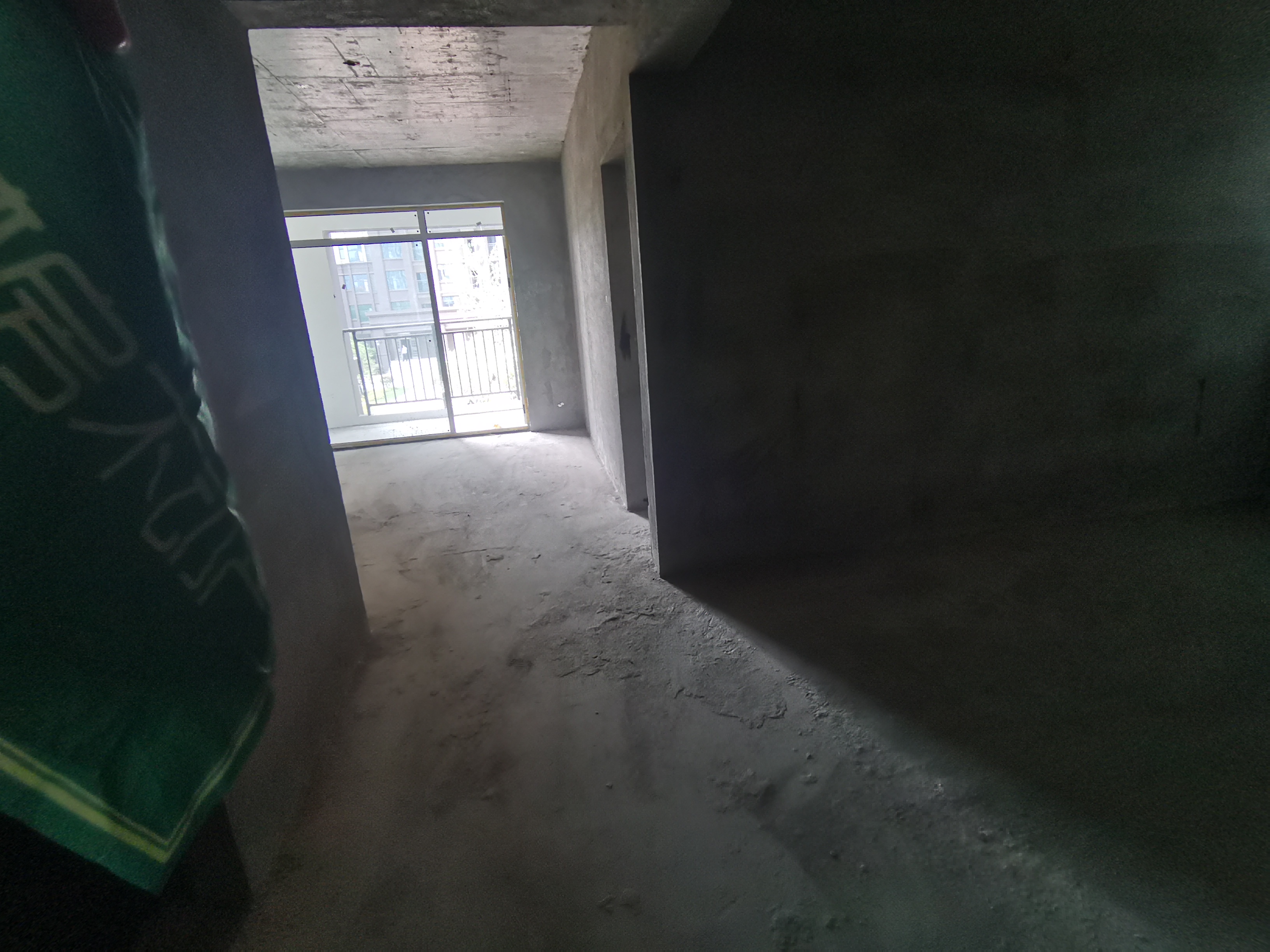 蓝天新城毛坯三房户型方正看房方便房东诚意出售