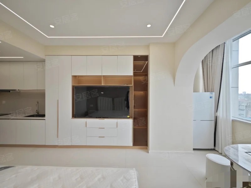 159，降价了！纽芬兰附近，全新精装，只卖21万，70年产权带证，房东亏死，电梯好楼层，证满二