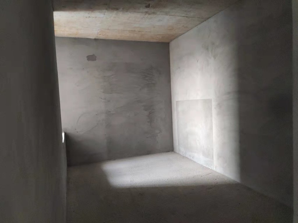 满庭春毛坯三房看房方便小区环境优美证满两年