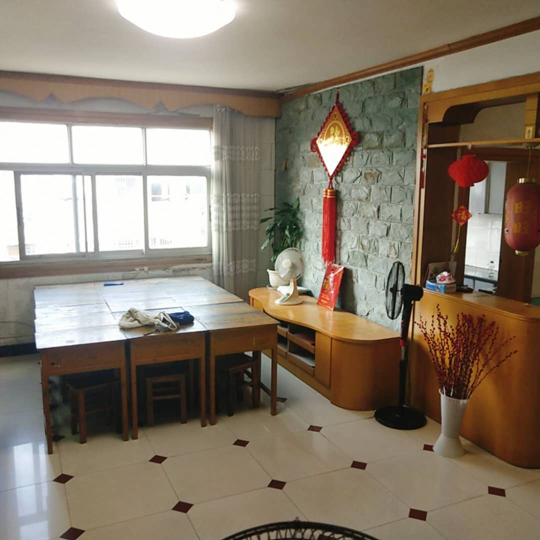 复州花园全新装修大三房中间楼层全新家电满五