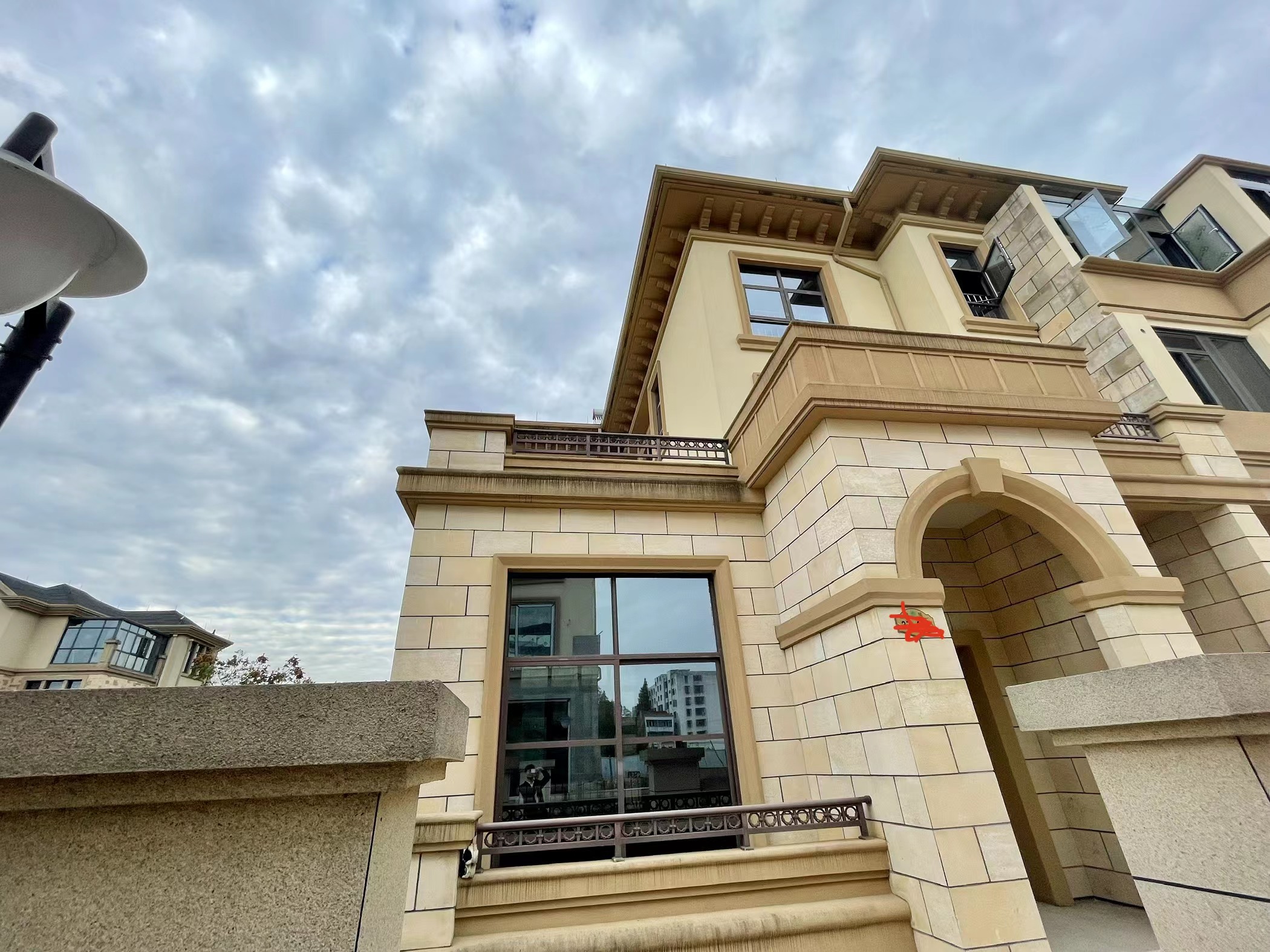 绿地华庭 双排大别墅  带超大院子 带地下室  享人生繁华  高端生活从这里开始