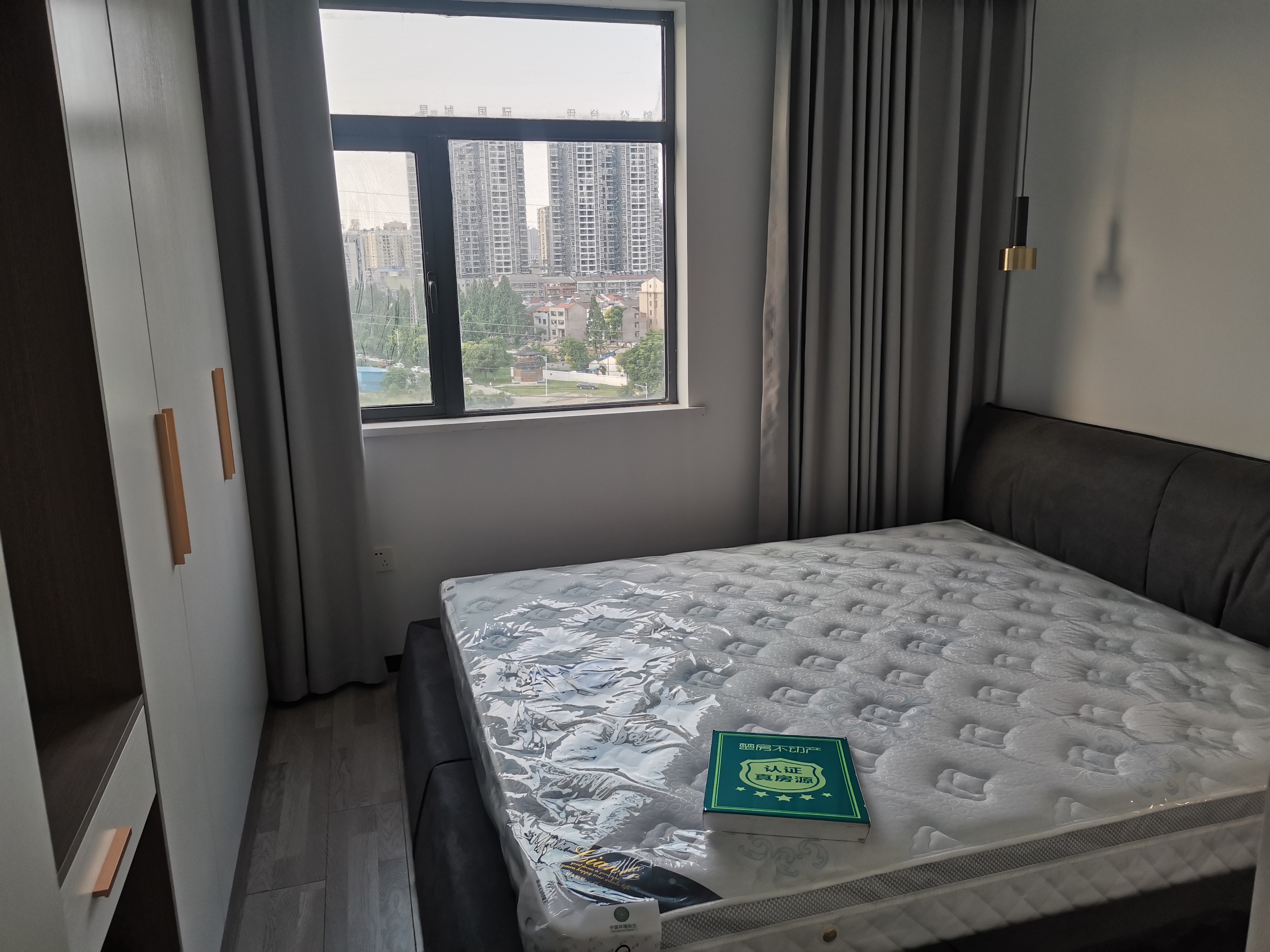 元泰未来城全新装修四房中间楼层看房方便房东诚意出售