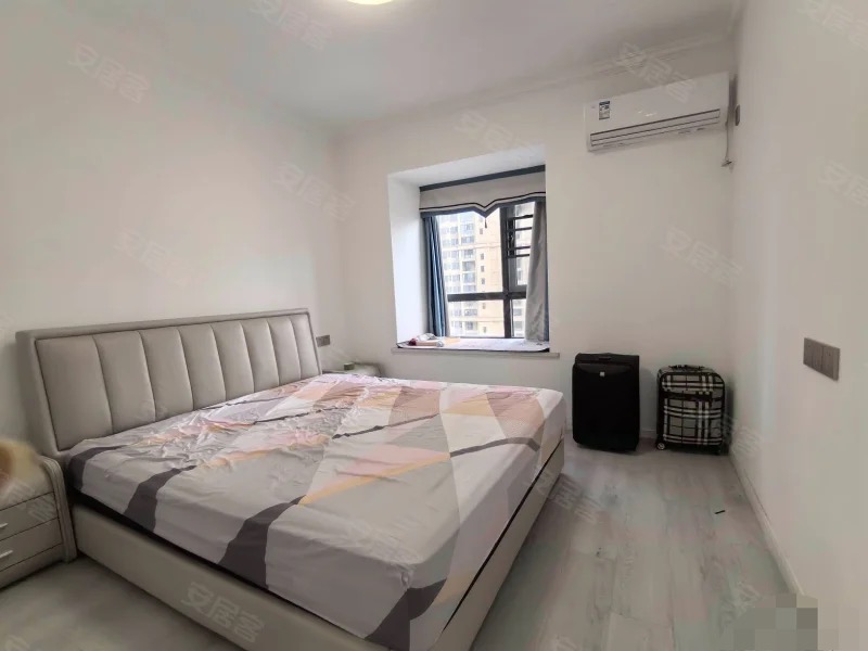 403，捡漏，降‬价了，森林‬国际，精装三房​，成色新，拎包入住