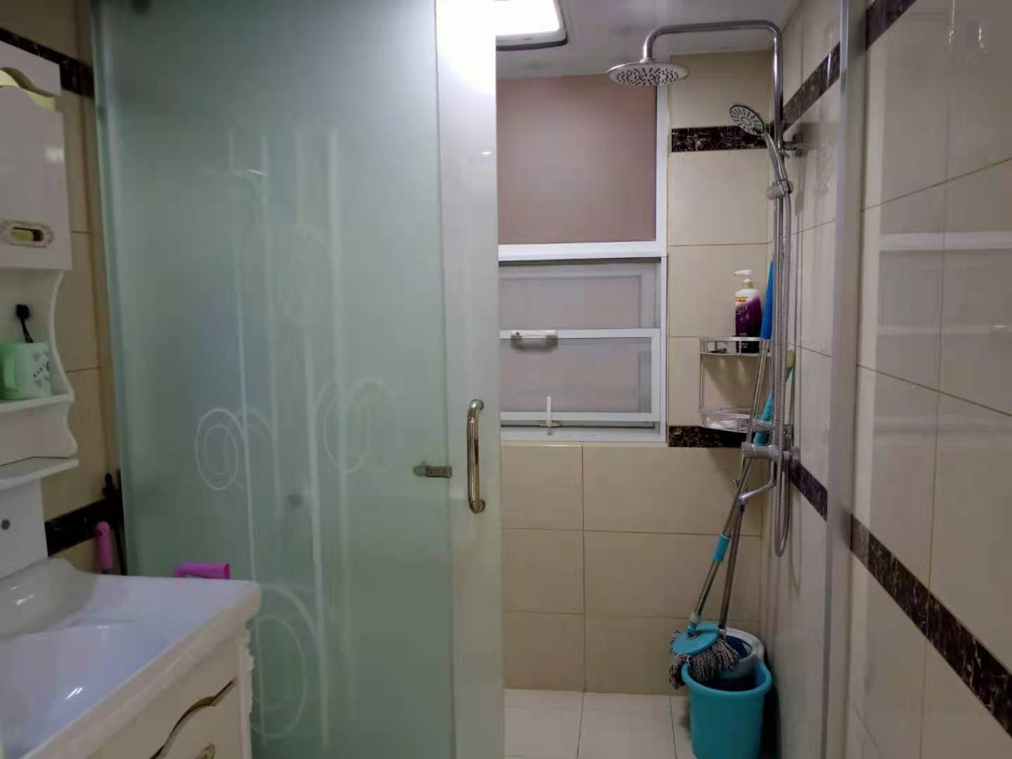 元泰未来城三中旁边，社区成熟，广场交通非常方便，小区环境优美