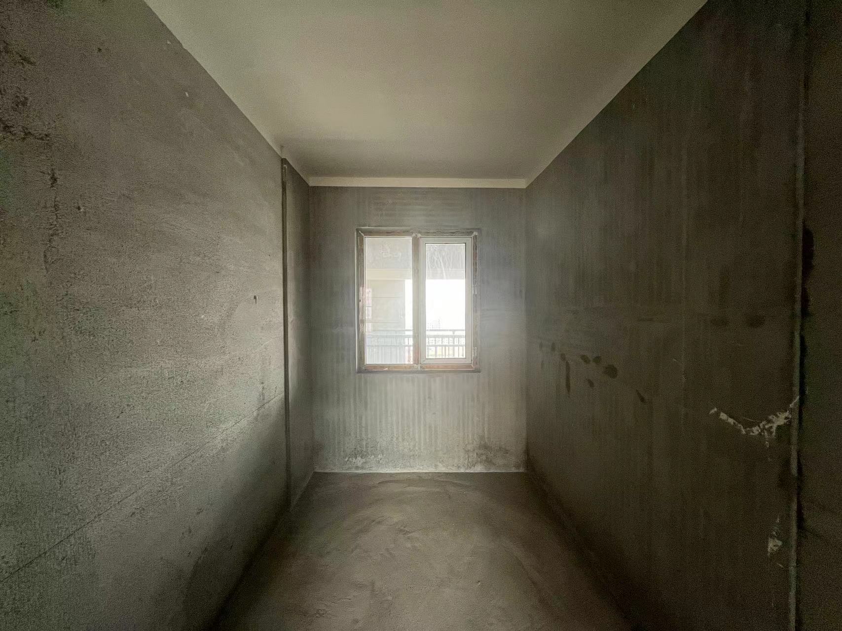 森林国际北苑.毛坯三房.小区环境好.看房方便