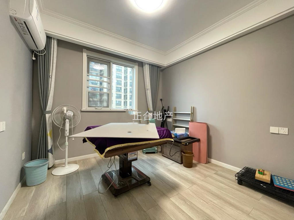 ​满庭春，精装三室两卫+活‬动室，9.9成新，送入户花园,电梯好楼层，证满二，​仙桃xiao学+仙桃三中